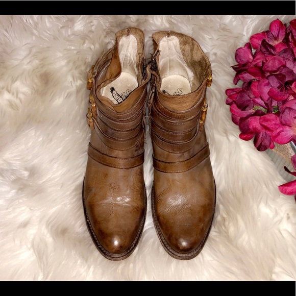 FREEBIRD Savor Tan Ankle Bootie - Picture 4 of 7